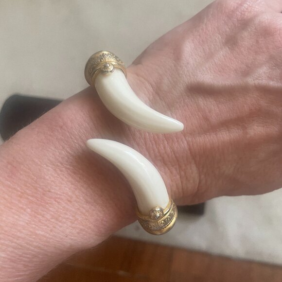 Vintage Kenneth Jay Lane RARE lucite tusk gold-tone spring bracelet - Picture 1 of 9